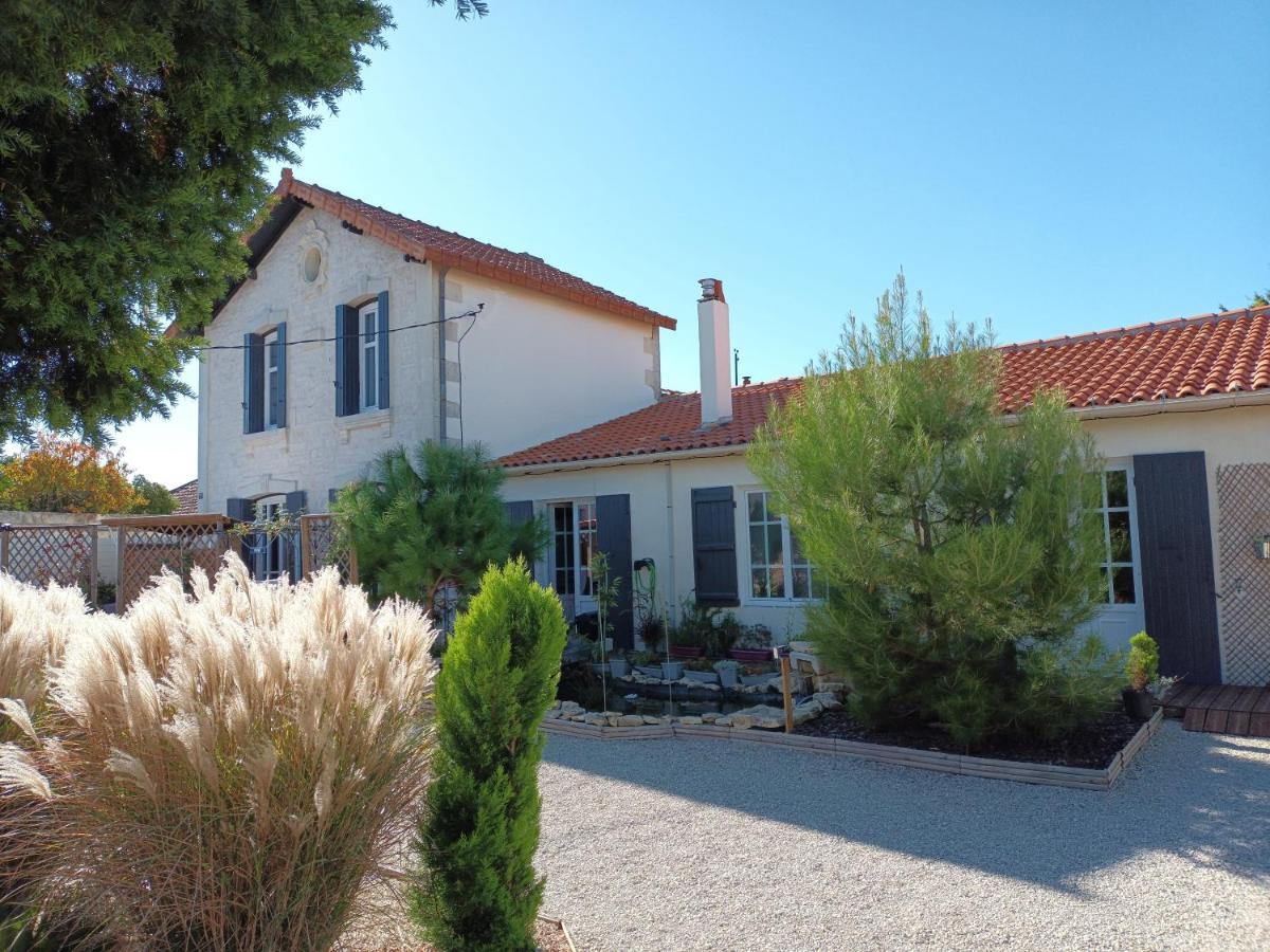 Le Clos Des Passiflores Pons Exterior photo